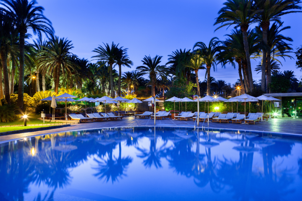 Seaside Palm Beach, Maspalomas pool at night