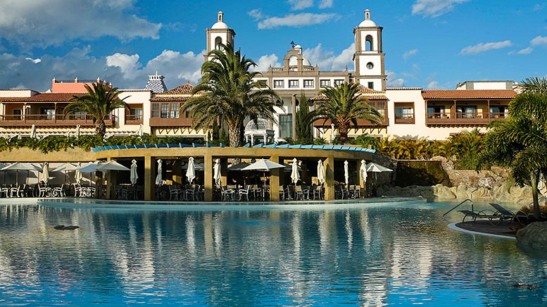 Poolside at Lopesan Villa del Conde