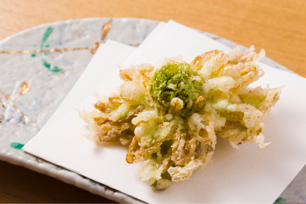 Tempura on a decorative plate from our DINE 4 restaurant in focus, Tempura Uchitsu