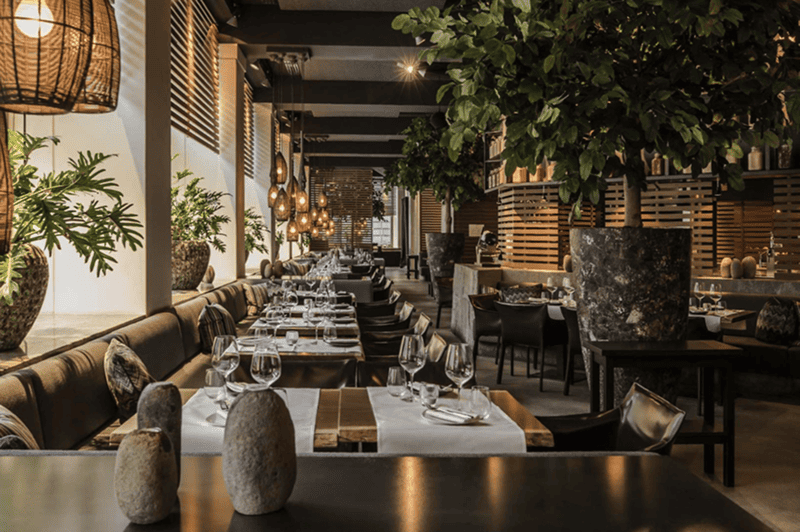 AURA 800° Grill & Bar